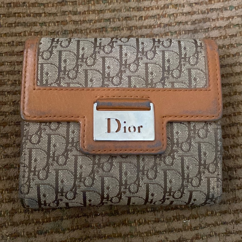 Dior wallet